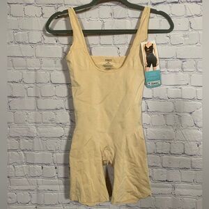 Assets by Spanx Womens Shaping Open Bust Bodysuit Cream Size 1X NWT Layer Accent